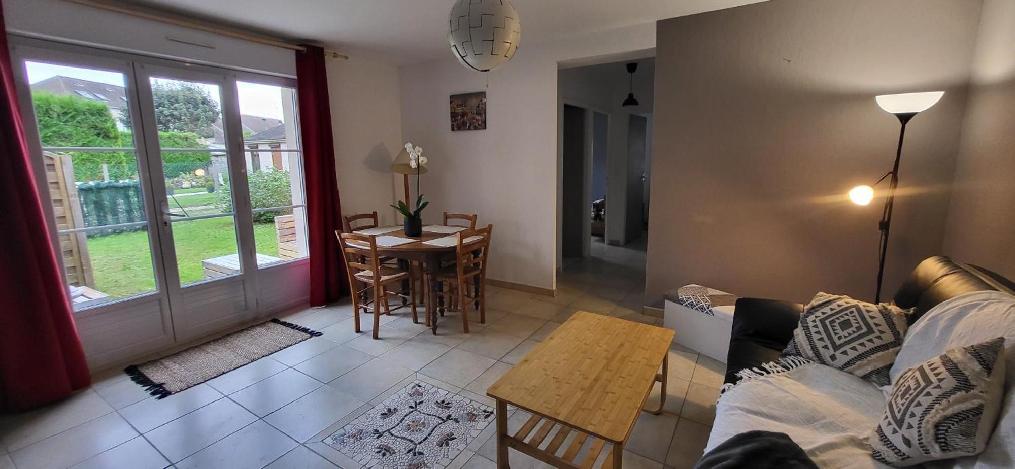 Maison De Plein Pied Avec Jardin Privatif Centre Ville Milly-la-Foret Exterior foto